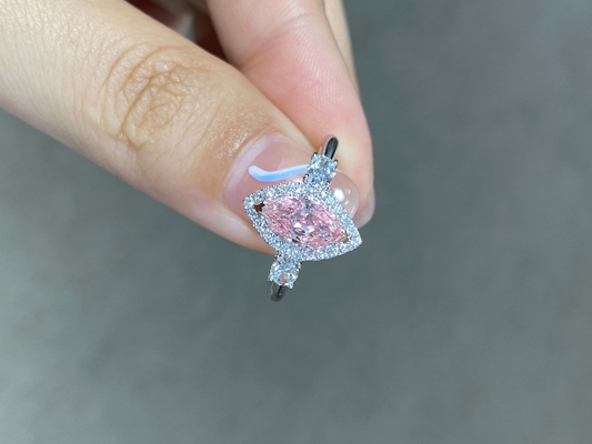 0.95 ct 공상적 밝은 분홍색 다이아몬드 반지 IGI 공인되 18k 화이트 골드 VS2 다이아몬드