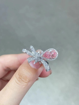 실험실에서 자란 밝은 분홍색 피어 모양 CVD 합성 다이아몬드 반지 18k 흰 금 반지