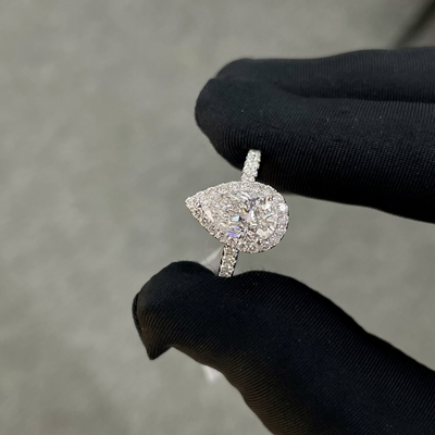 18k 컬처드 화이트 다이아몬드 여자 반지 1.53ct E VS1 Pear Shape Full Diamond Bezel Set 스타일
